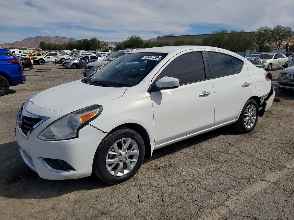 2017 NISSAN Versa