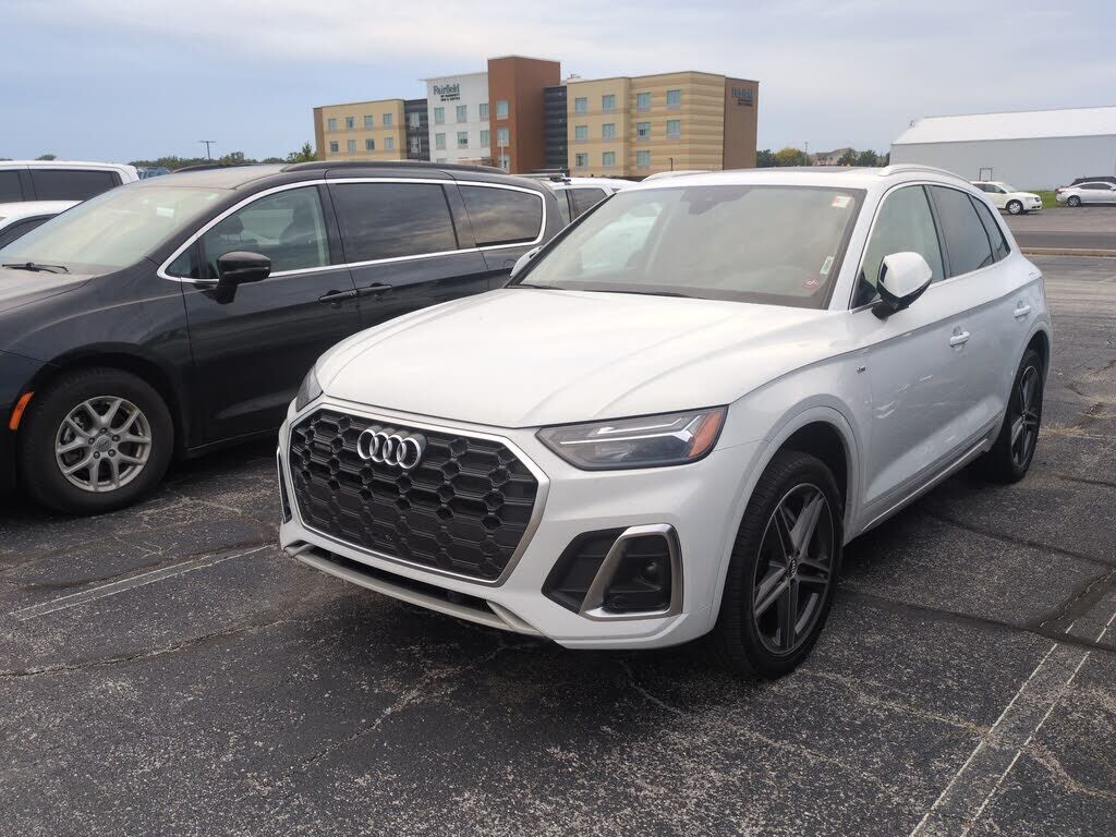 2021 AUDI Q5 e