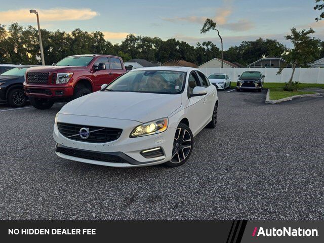 2017 VOLVO S60