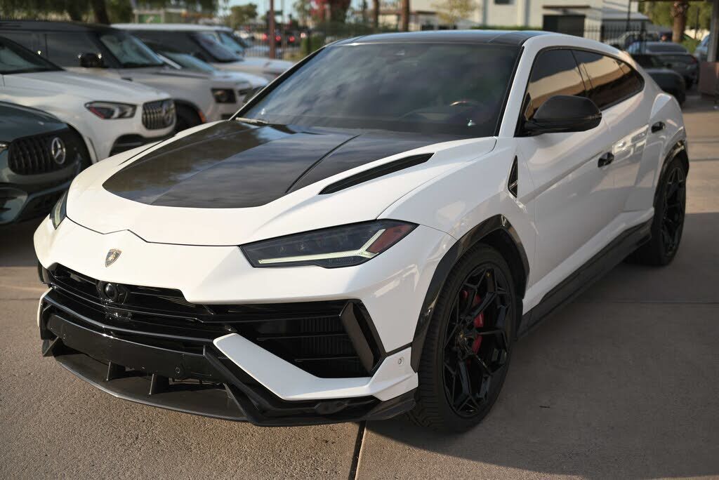 2023 LAMBORGHINI URUS