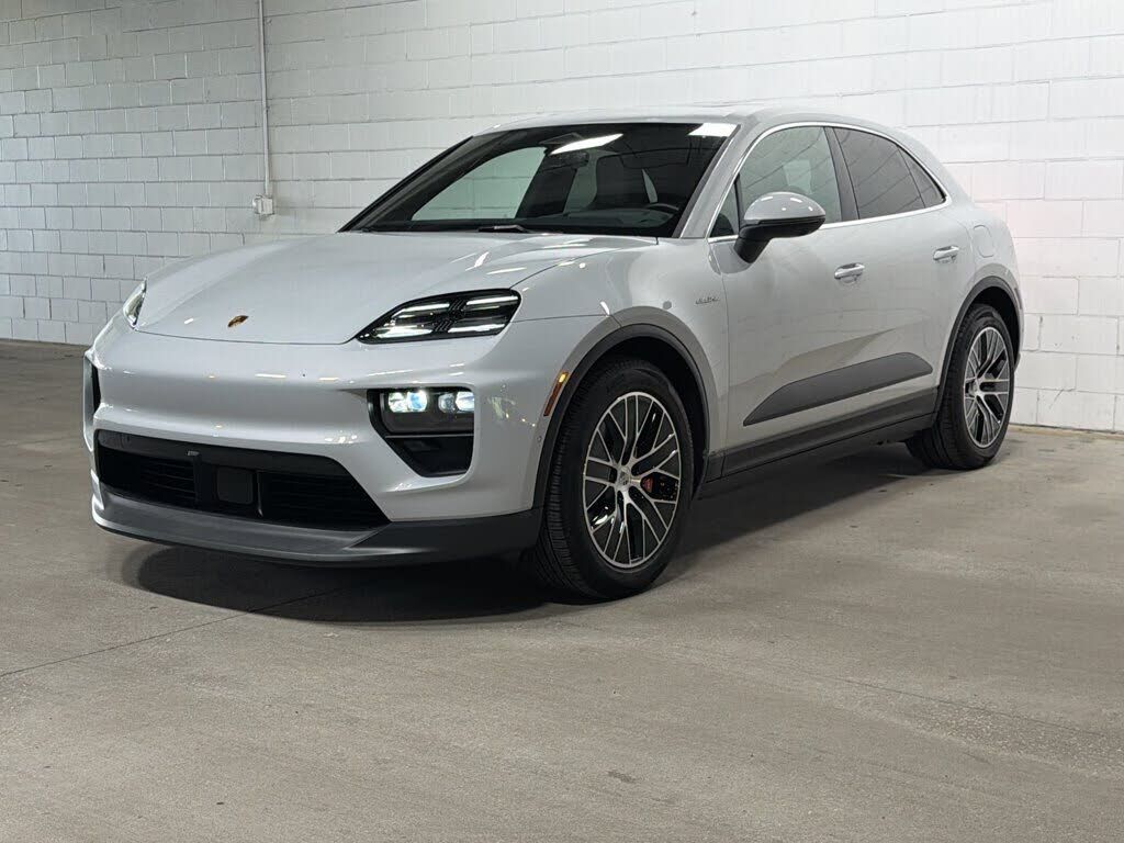 2026 PORSCHE Macan