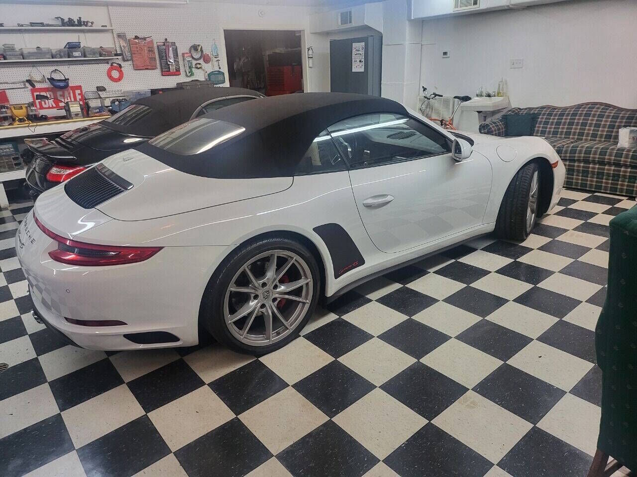 2017 PORSCHE 911