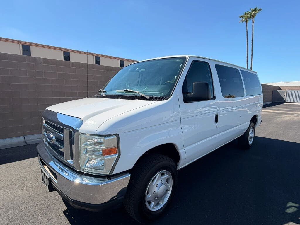 2013 FORD E-350
