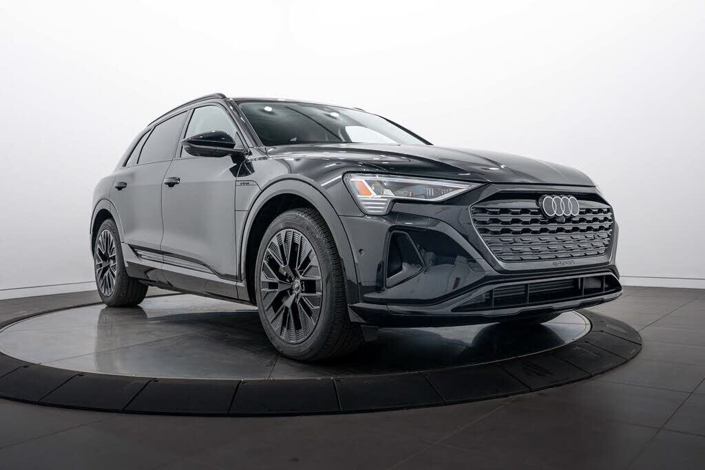2024 AUDI Q8