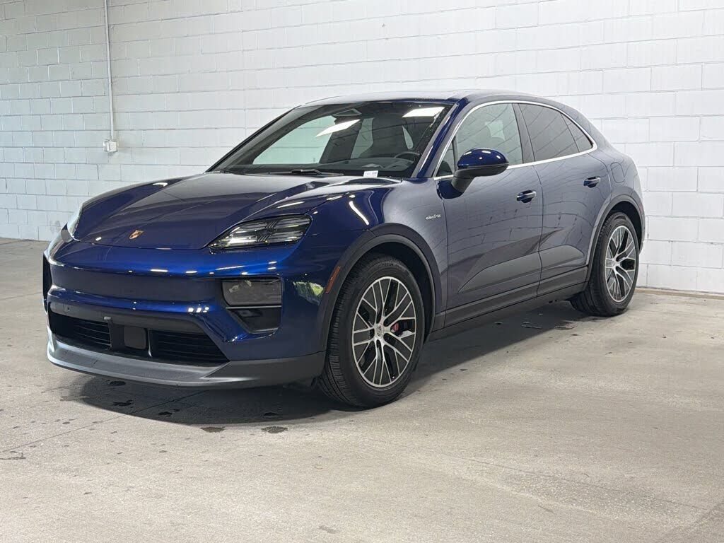 2026 PORSCHE Macan