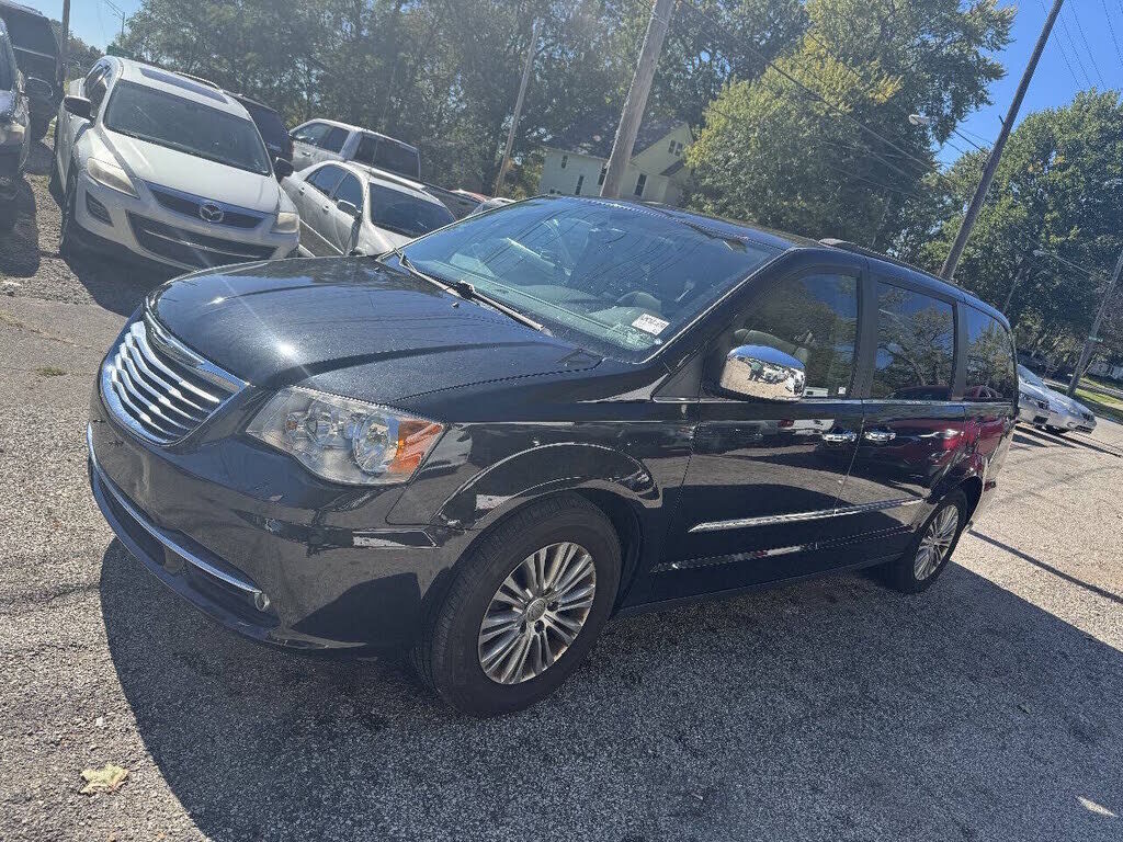 2016 CHRYSLER Town and Country