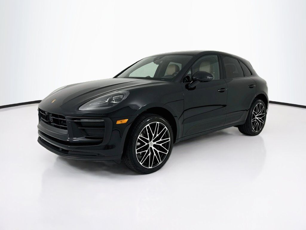 2026 PORSCHE Macan