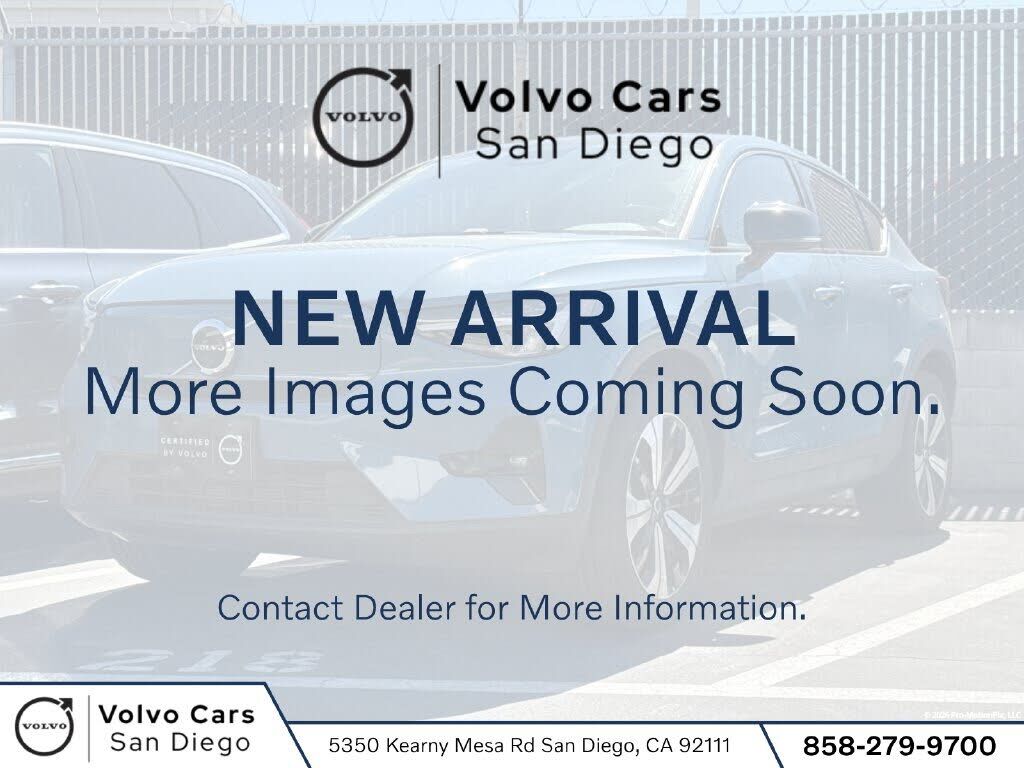 2023 VOLVO C40