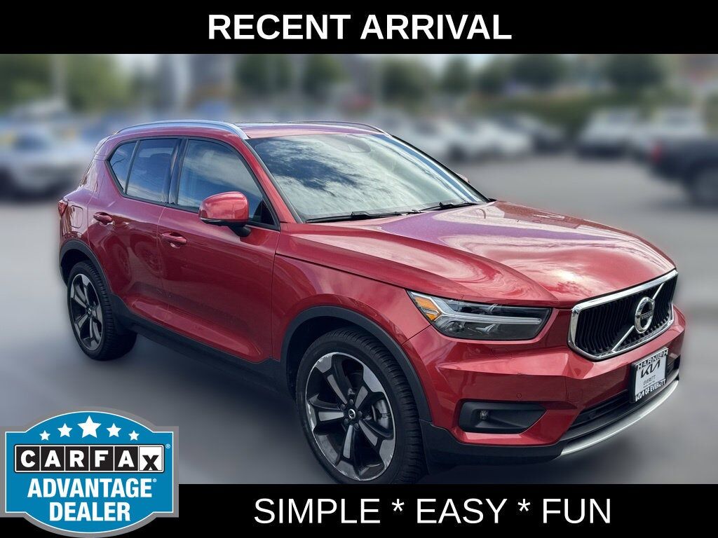 2021 VOLVO XC40