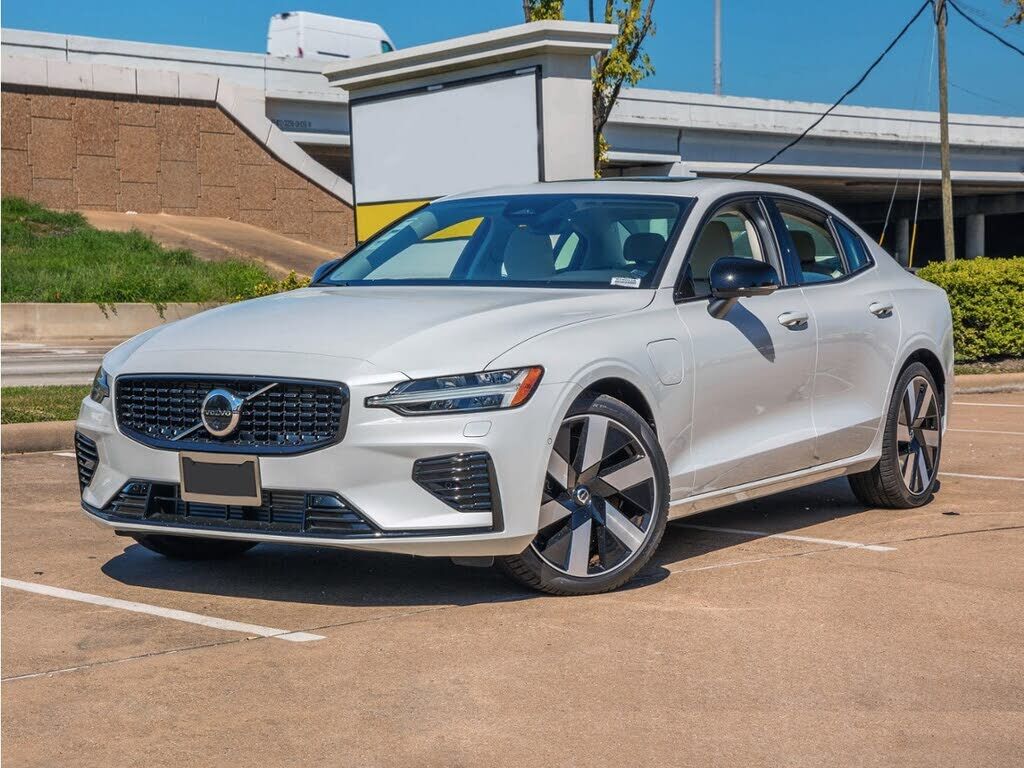 2024 VOLVO S60