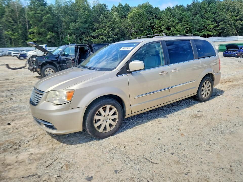2013 CHRYSLER Town and Country