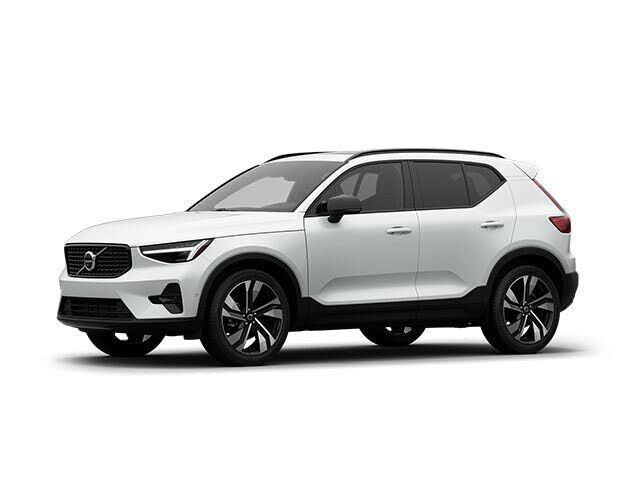2026 VOLVO XC40