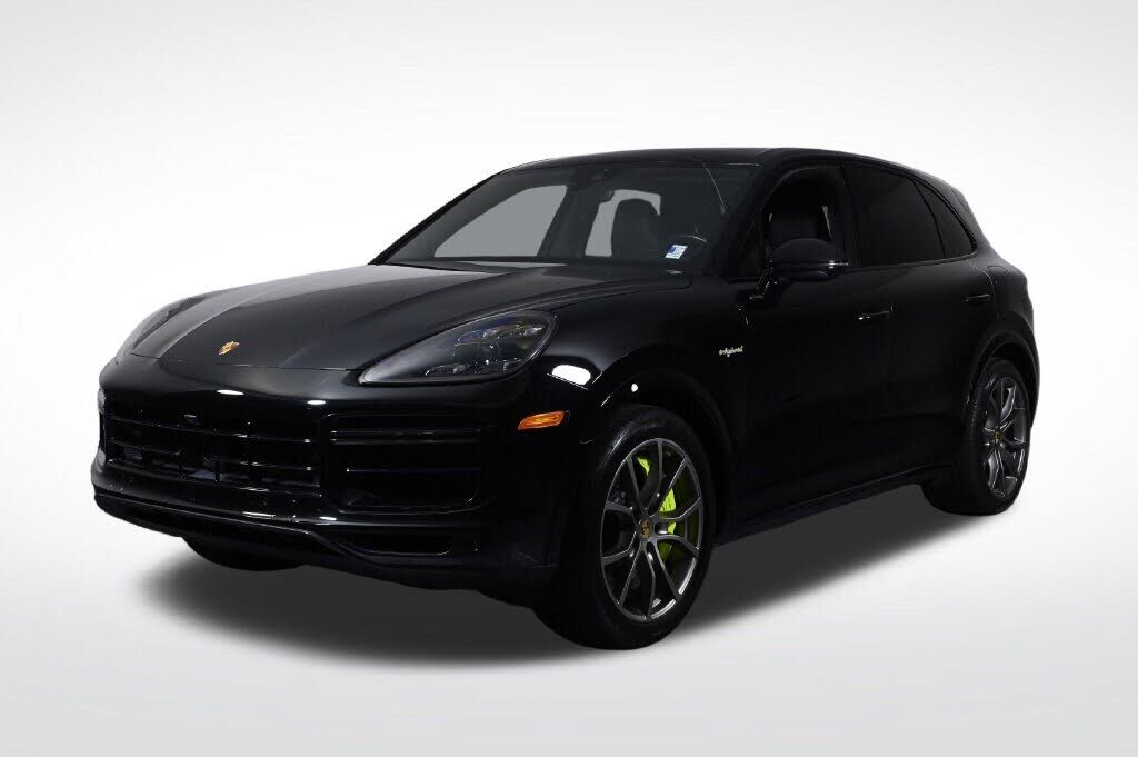 2022 PORSCHE Cayenne