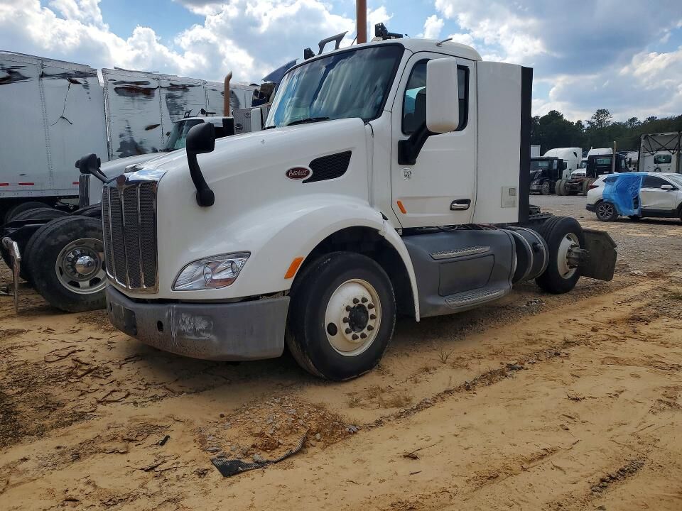 2017 PETERBILT 579