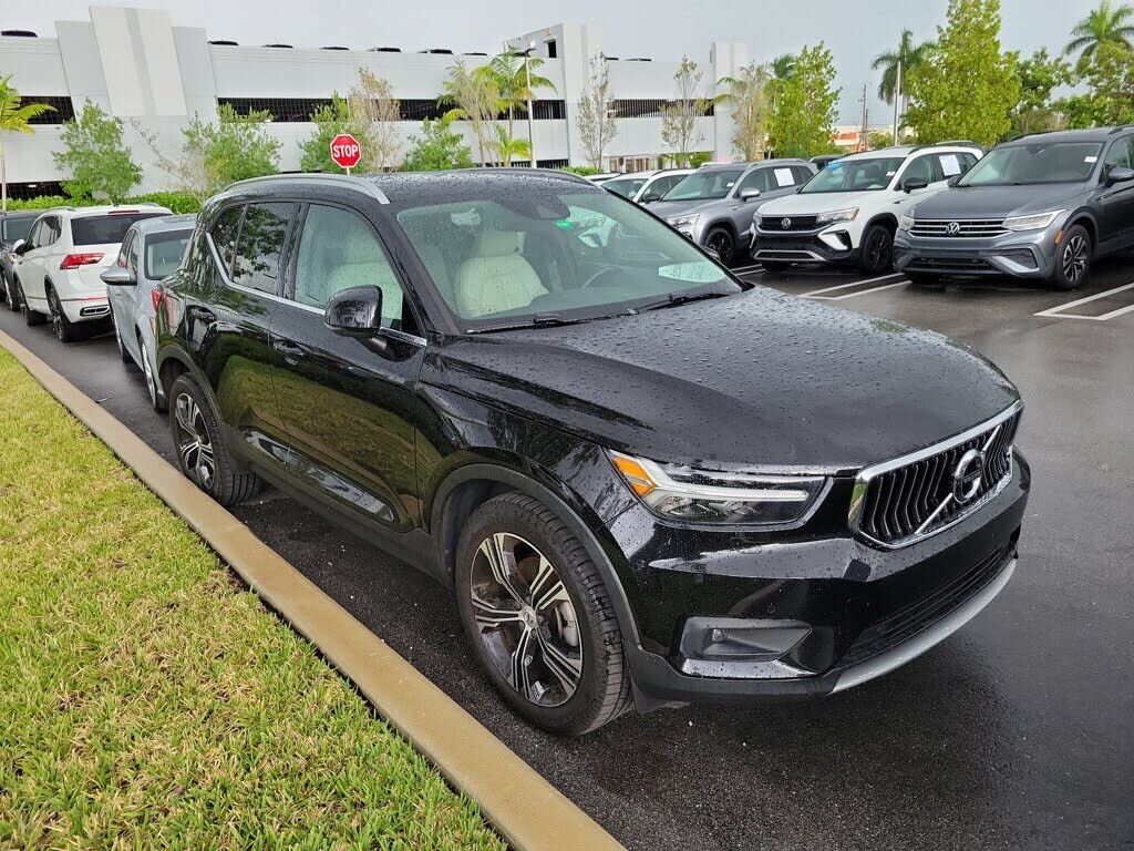 2020 VOLVO XC40