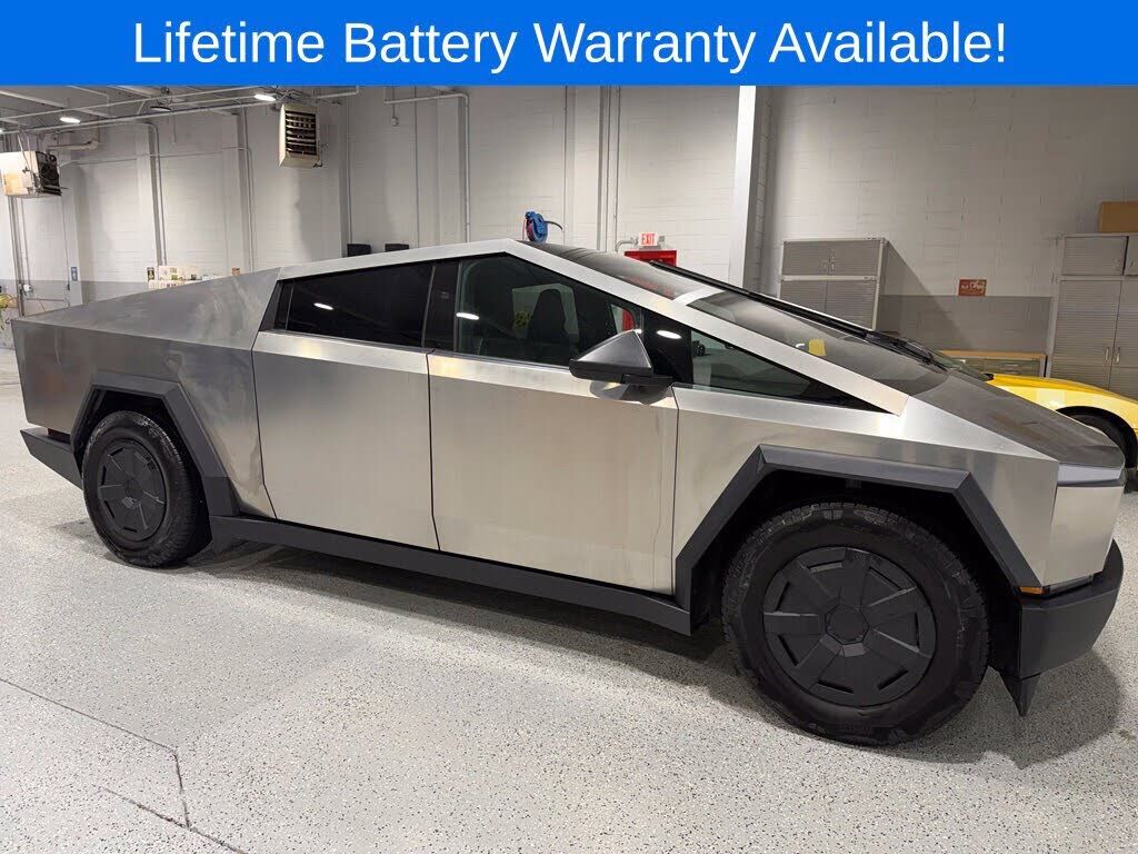 2025 TESLA Cybertruck