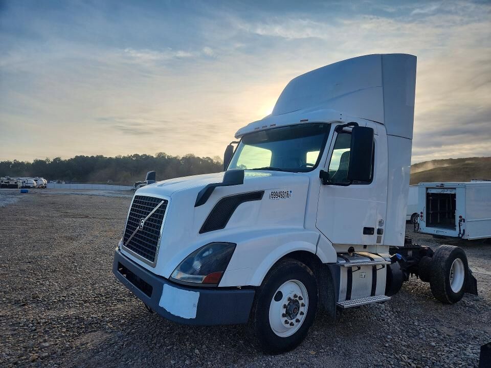 2015 VOLVO TRUCK VNL