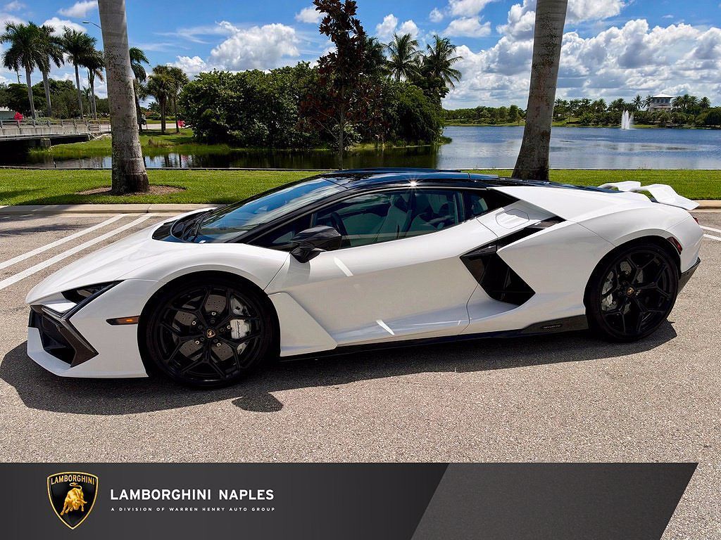 2026 LAMBORGHINI Revuelto