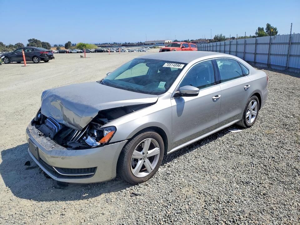 2014 VOLKSWAGEN Passat