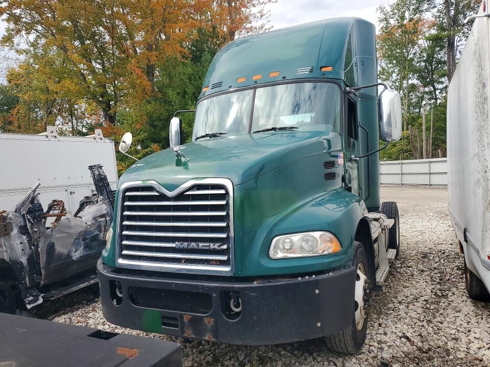 2017 MACK CXU