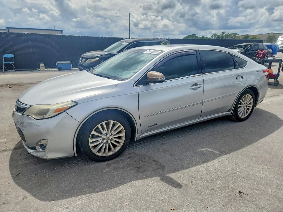 2013 TOYOTA Avalon