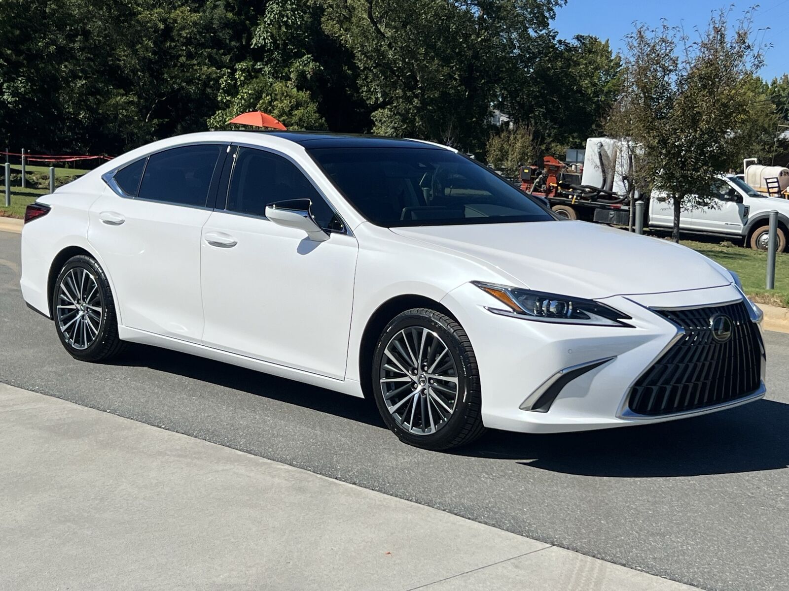2024 LEXUS ES