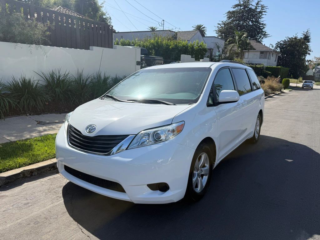 2014 TOYOTA Sienna