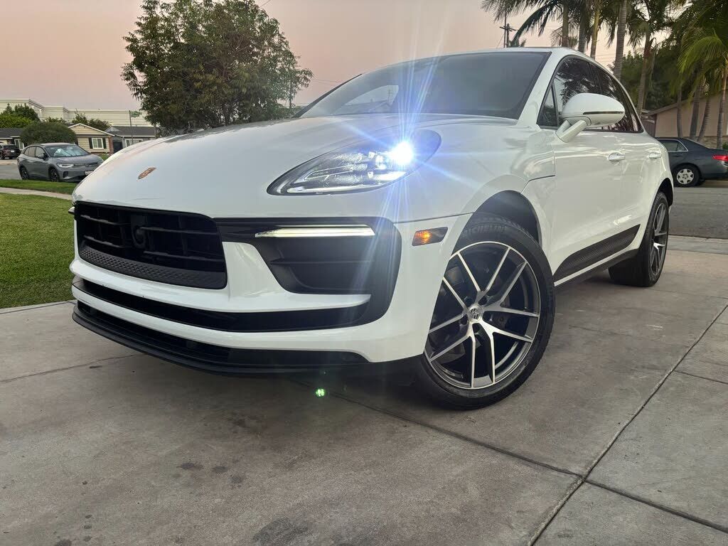 2023 PORSCHE Macan