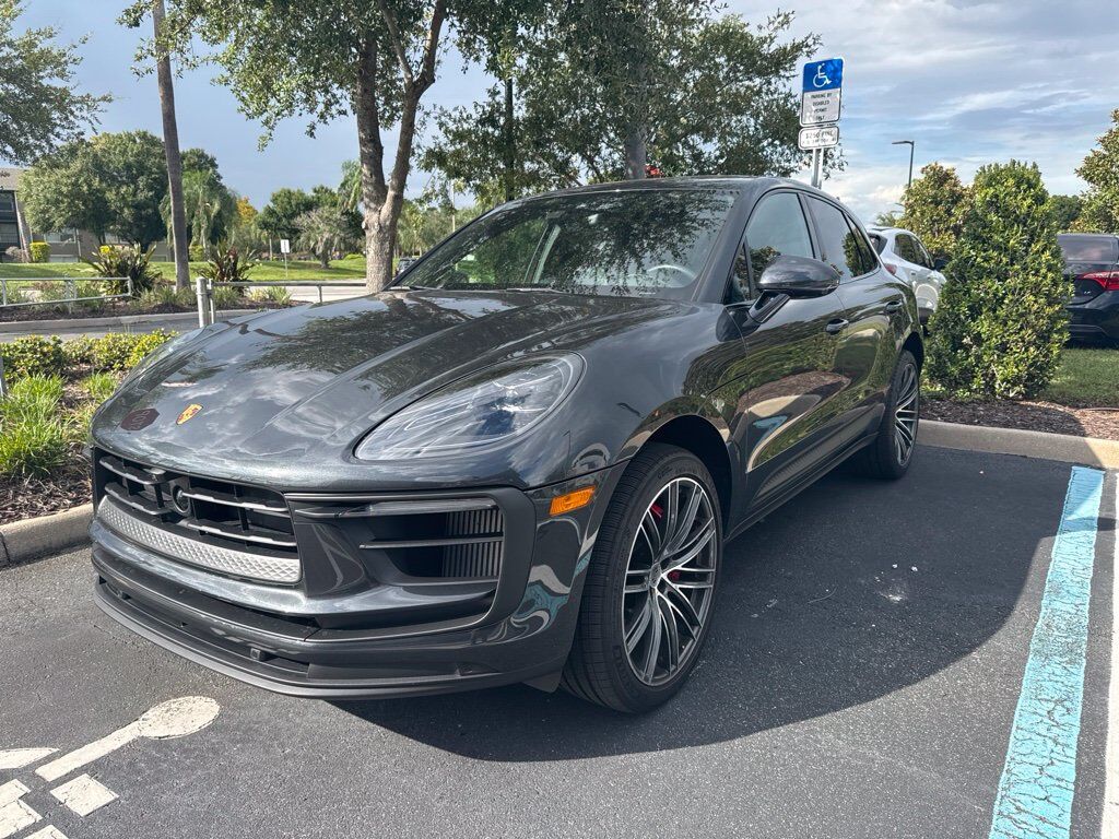 2026 PORSCHE Macan