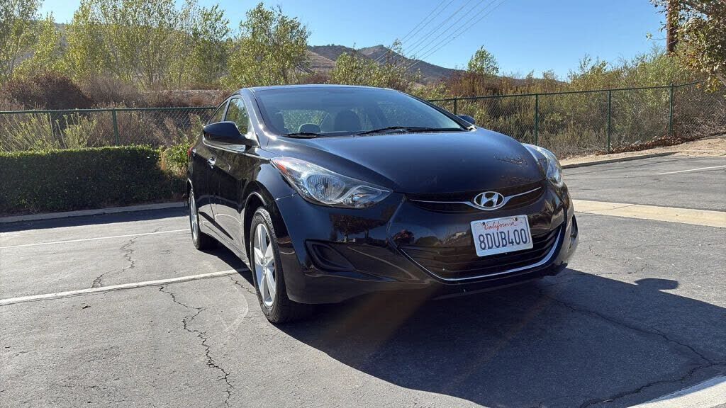2011 HYUNDAI Elantra
