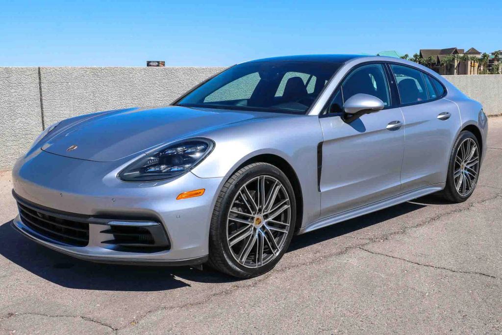 2018 PORSCHE Panamera
