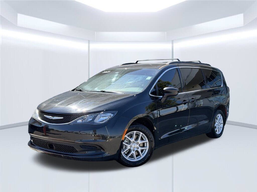 2021 CHRYSLER Voyager