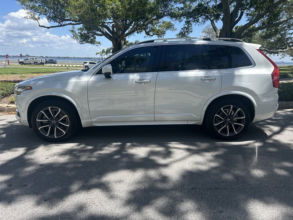 2017 VOLVO XC90