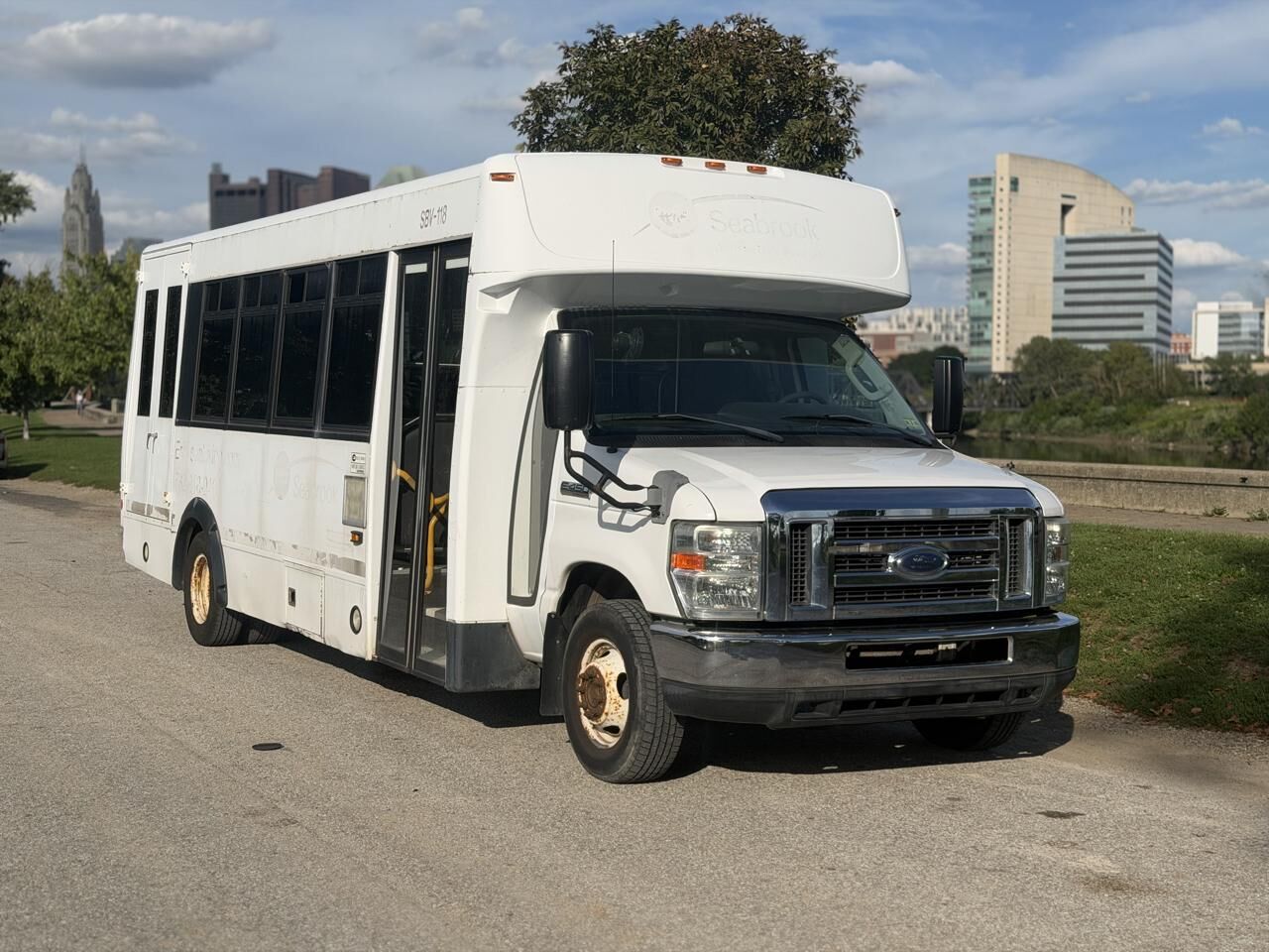 2010 FORD E-450