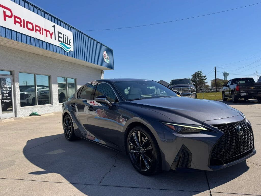 2022 LEXUS IS