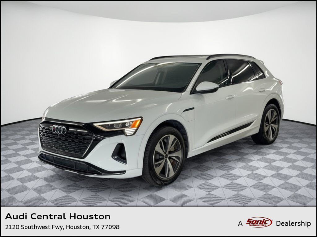 2024 AUDI Q8