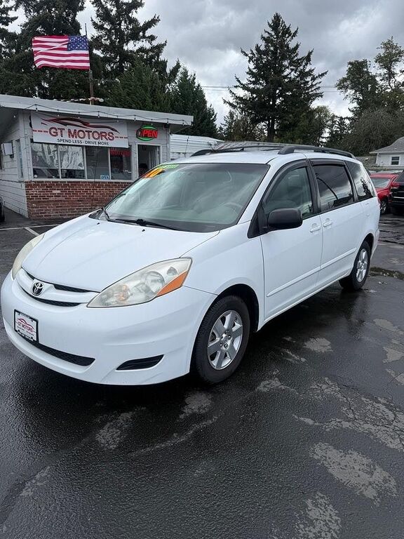 2010 TOYOTA Sienna