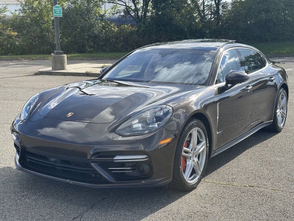 2018 PORSCHE Panamera