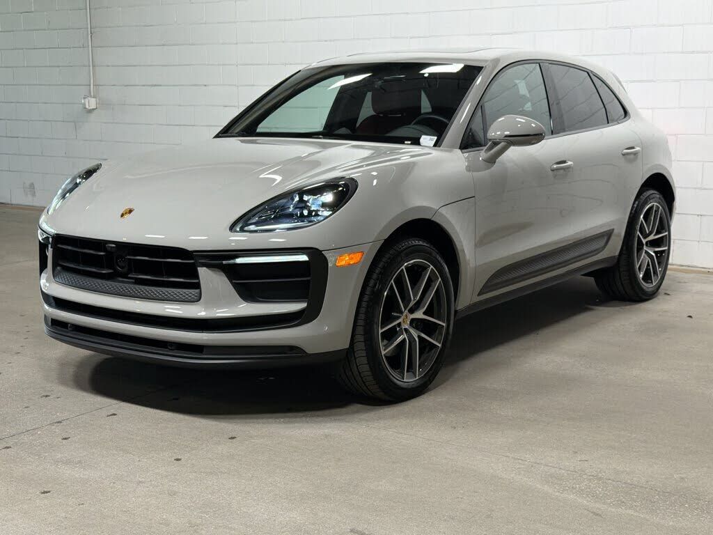 2026 PORSCHE Macan