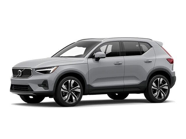 2025 VOLVO XC40