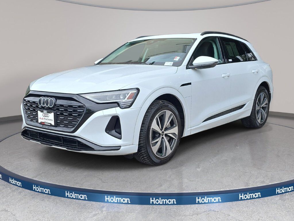 2024 AUDI Q8