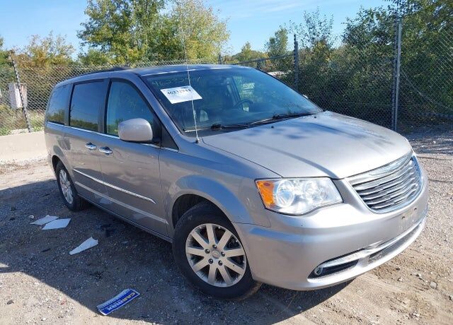 2016 CHRYSLER Town and Country