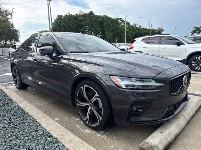2024 VOLVO S60