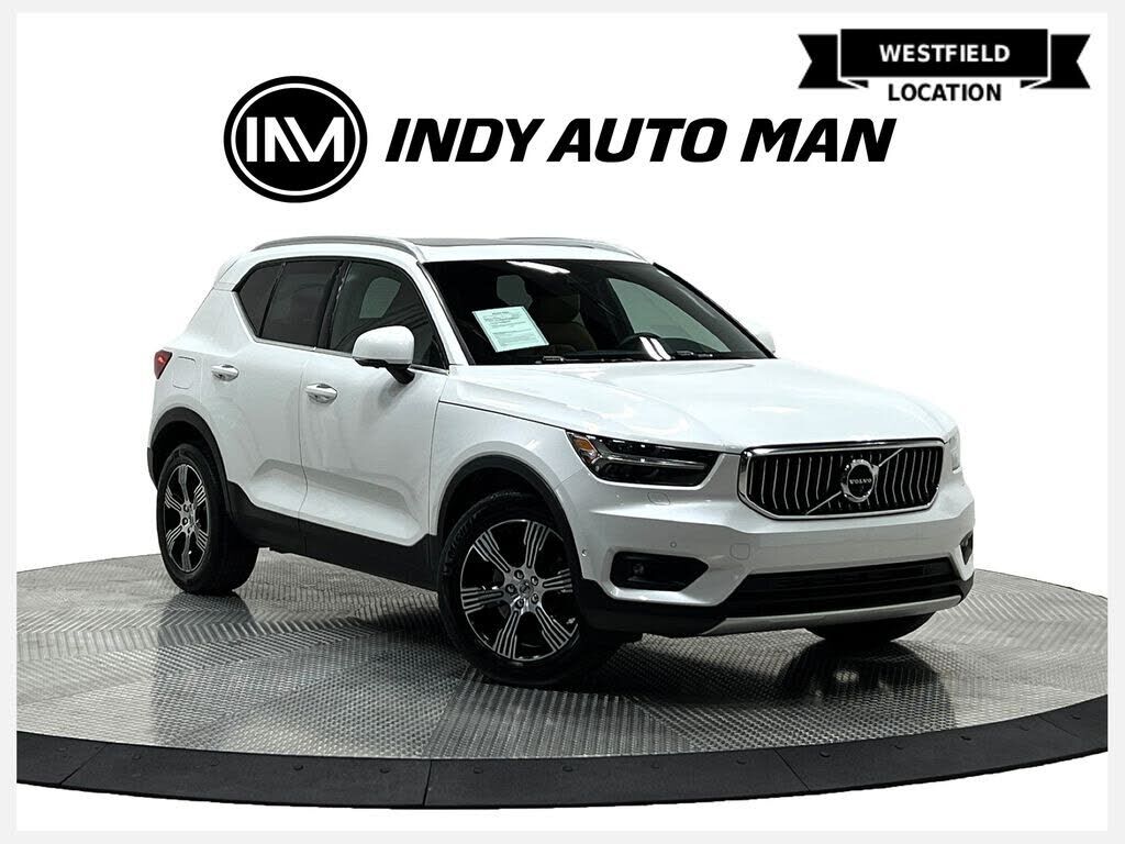 2021 VOLVO XC40