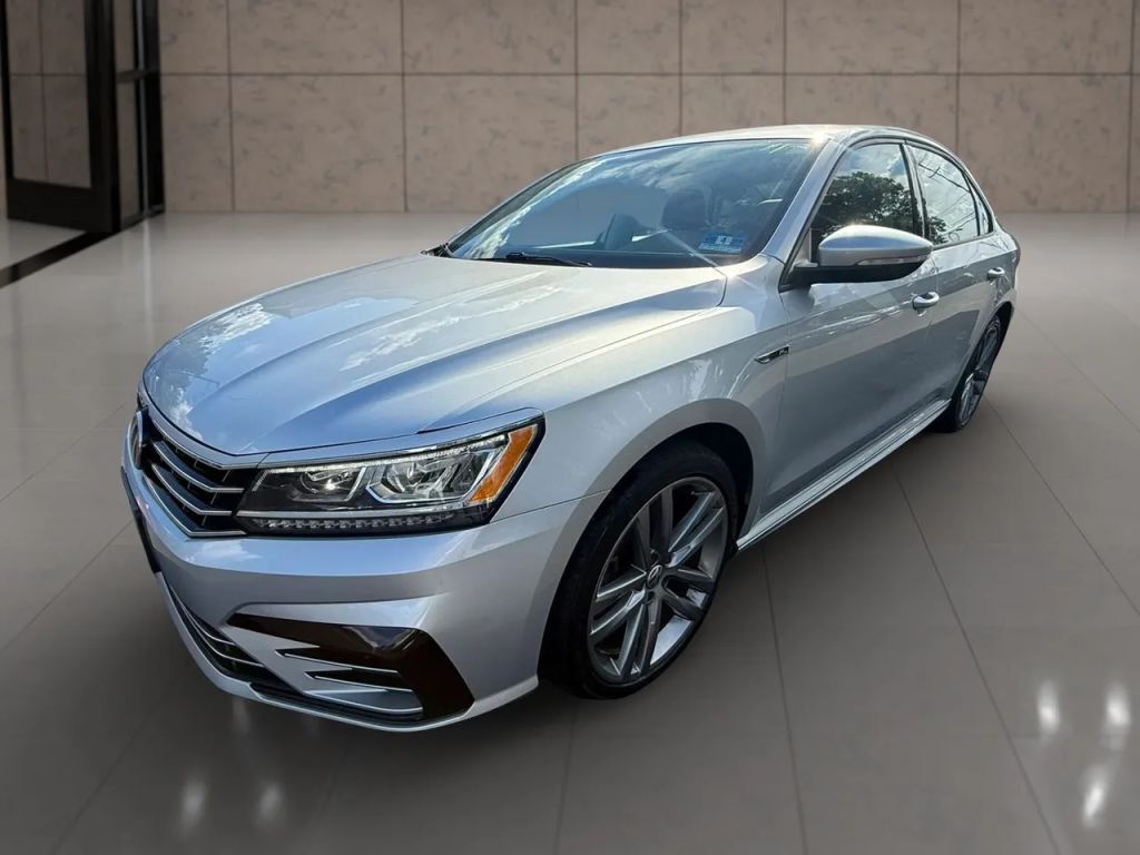 2018 VOLKSWAGEN Passat