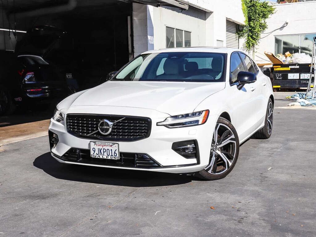 2024 VOLVO S60