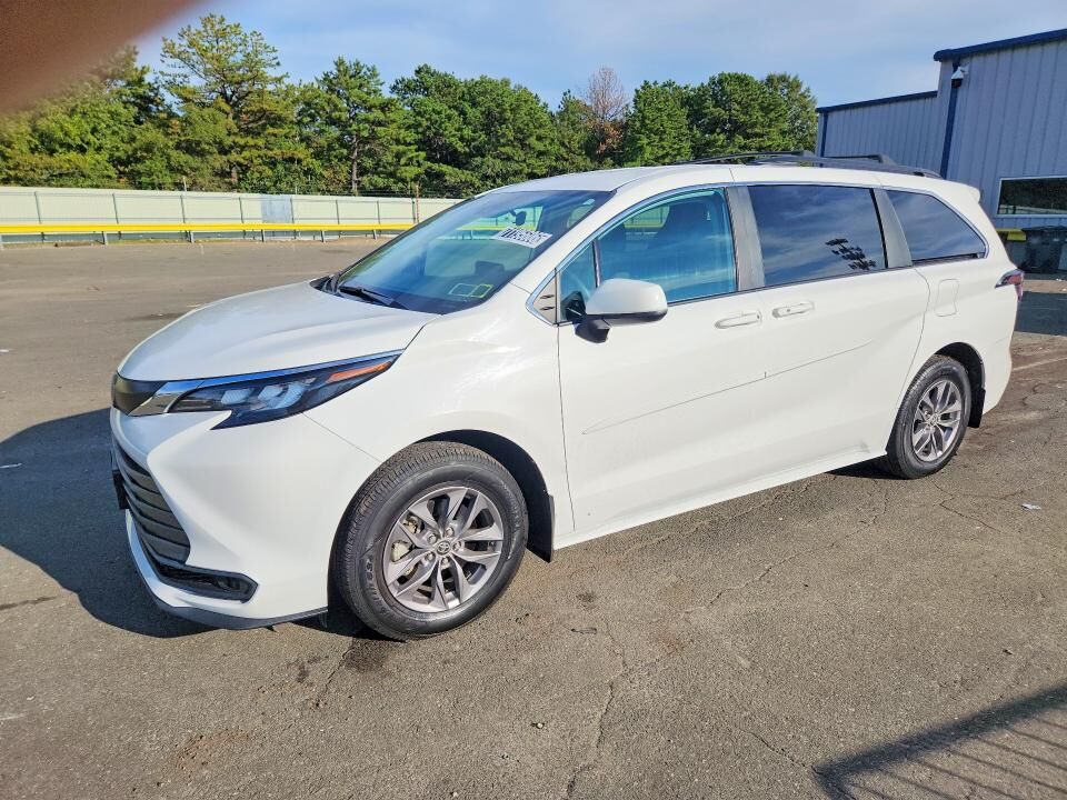 2024 TOYOTA Sienna
