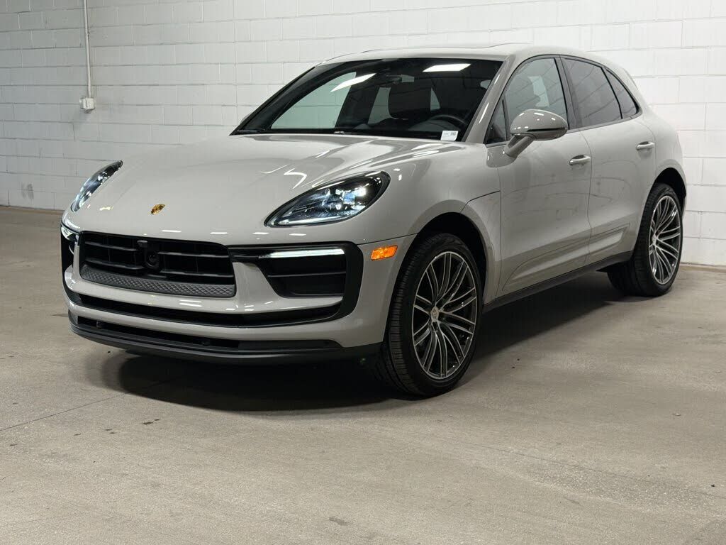 2026 PORSCHE Macan