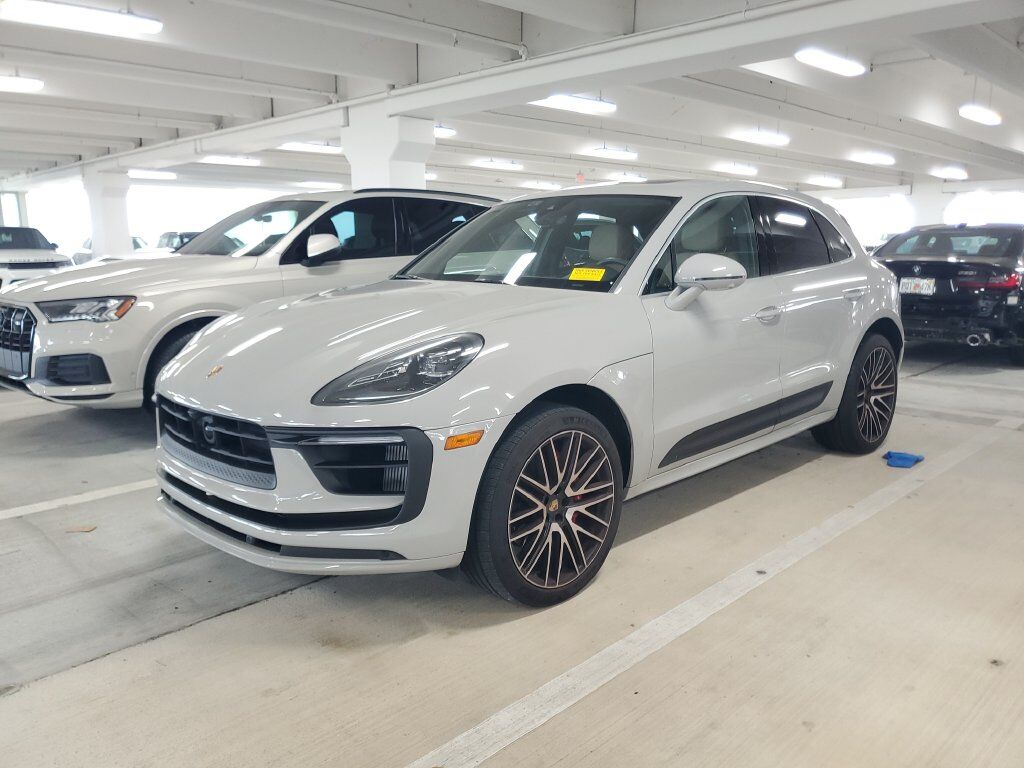 2024 PORSCHE Macan