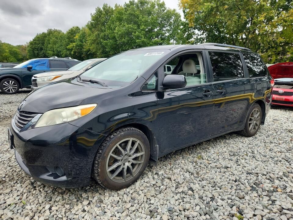 2012 TOYOTA Sienna